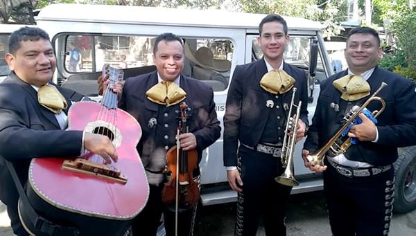 mariachis tocando una serenata en cucuta