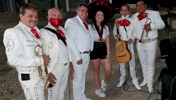 mariachis vestidos de negro para serenatas en cucuta